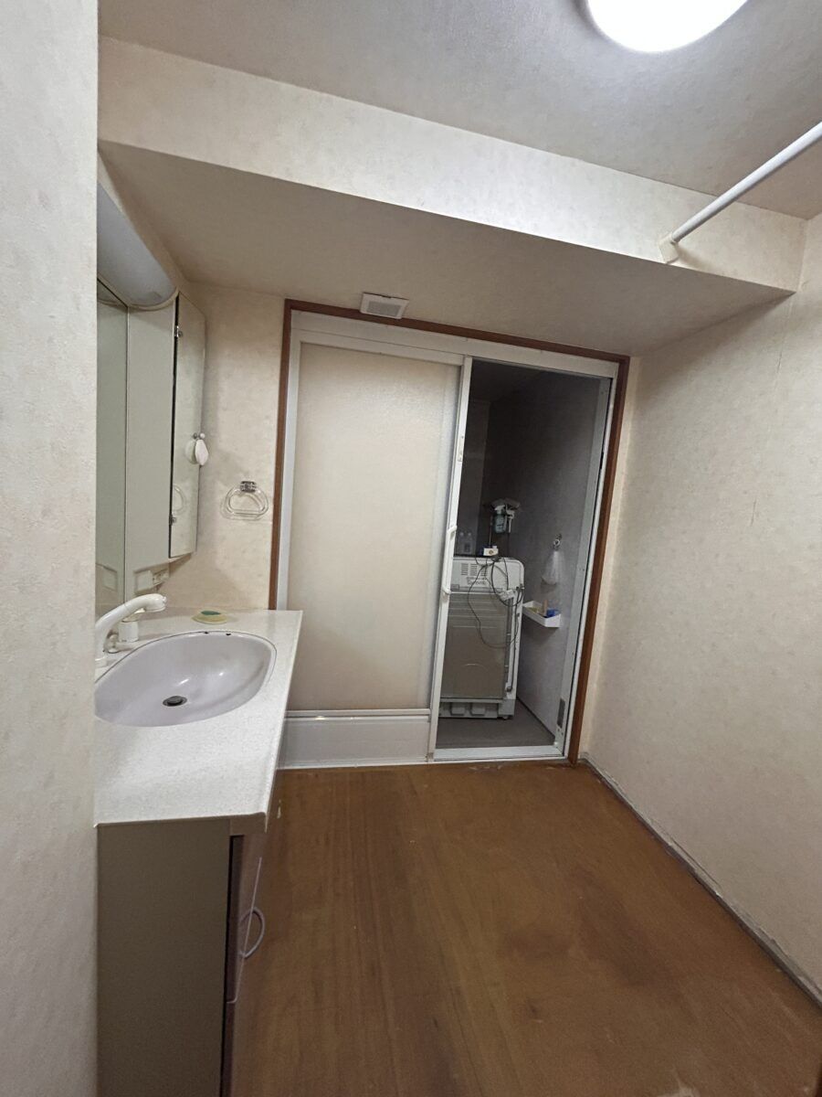 トイレと洗面脱衣室｜壁・床の張り替え